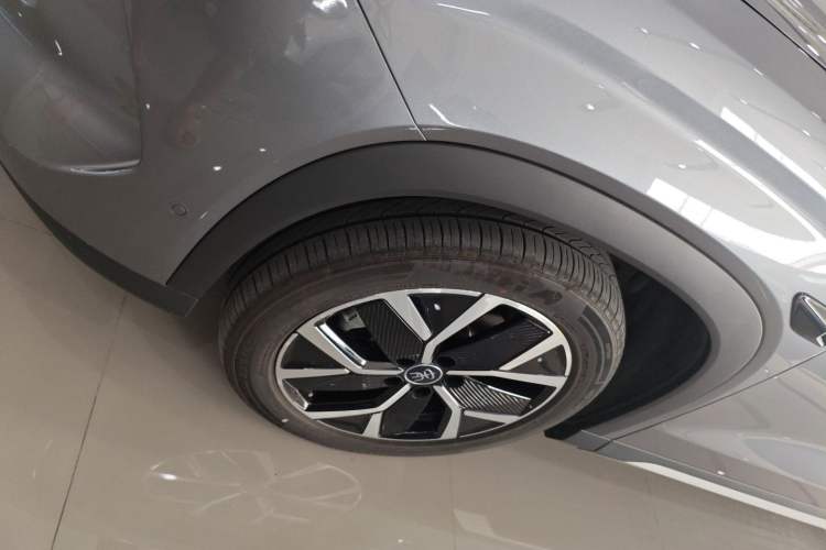 Used BYD Song L DM-i 2025 Intelligent Driving Version 160 km Excellence Edition Left Front Wheel Hub