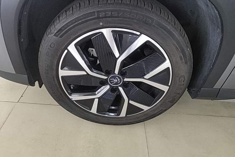 Used BYD Song L DM-i 2025 Intelligent Driving Version 160 km Beyond-Range Type Left Front Wheel Hub