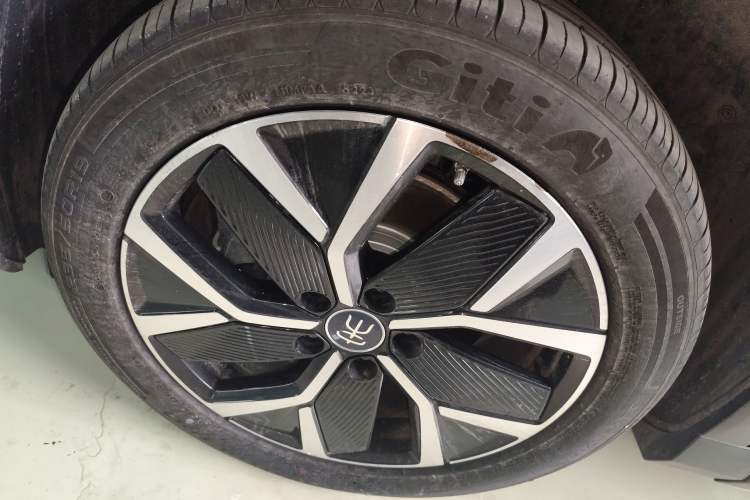 Used BYD Song L DM-i 2025 Intelligent Driving Version 160 km Excellence Edition Left Front Wheel Hub