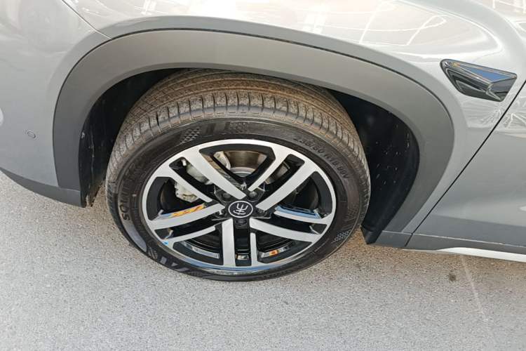 Used BYD Song L DM-i 2025 Intelligent Driving Version 112 km Beyond-Range Type Left Front Wheel Hub