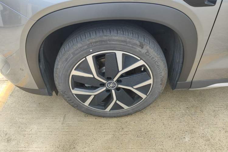 Used BYD Song L DM-i 2025 Intelligent Driving Version 160 km Beyond-Range Type Left Front Wheel Hub