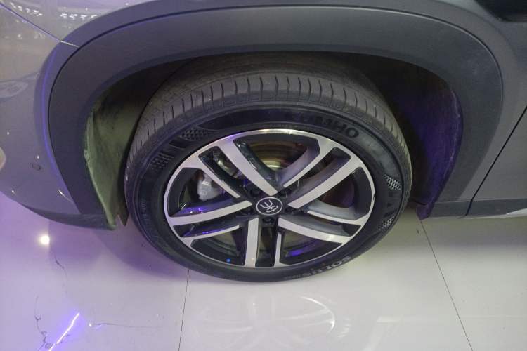 Used BYD Song L DM-i 2025 Intelligent Driving Version 112 km Leading Trim Left Front Wheel Hub