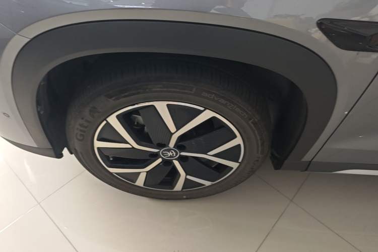 Used BYD Song L DM-i 2025 Intelligent Driving Version 160 km Beyond-Range Type Left Front Wheel Hub