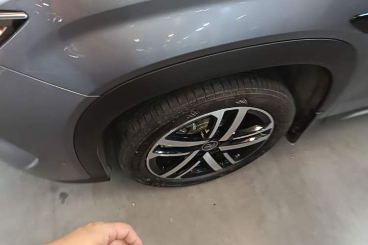 Used BYD Song L DM-i 2025 Intelligent Driving Version 112 km Leading Trim Left Front Wheel Hub