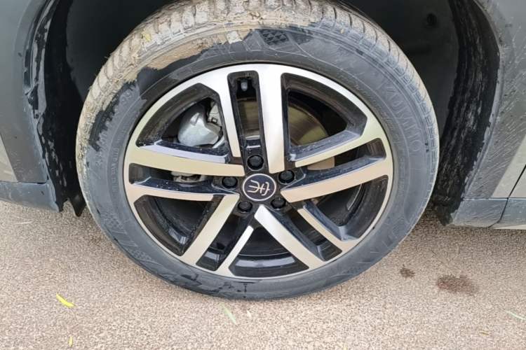 Used BYD Song L DM-i 2025 Intelligent Driving Version 112 km Leading Trim Left Front Wheel Hub