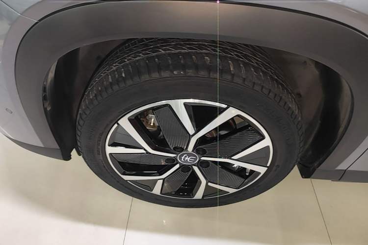 Used BYD Song L DM-i 2025 Intelligent Driving Version 160 km Beyond-Range Type Left Front Wheel Hub