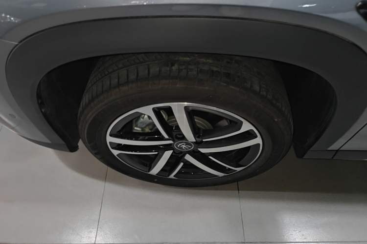 Used BYD Song L DM-i 2025 Intelligent Driving Version 112 km Leading Trim Left Front Wheel Hub