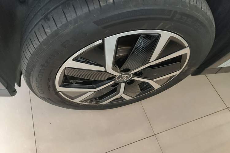 Used BYD Song L DM-i 2025 Intelligent Driving Version 160 km Beyond-Range Type Left Front Wheel Hub