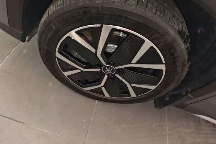 Used BYD Song L DM-i 2025 Intelligent Driving Version 160 km Beyond-Range Type Left Front Wheel Hub