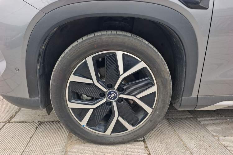 Used BYD Song L DM-i 2025 Intelligent Driving Version 160 km Beyond-Range Type Left Front Wheel Hub