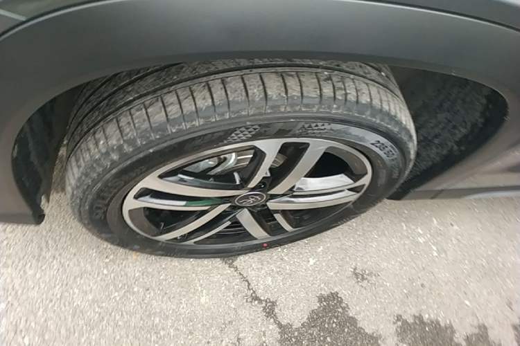 Used BYD Song L DM-i 2025 Intelligent Driving Version 112 km Beyond-Range Type Left Front Wheel Hub