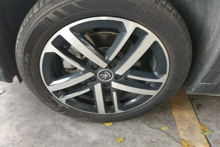 Used BYD Song L DM-i 2025 Intelligent Driving Version 112 km Leading Trim Left Front Wheel Hub