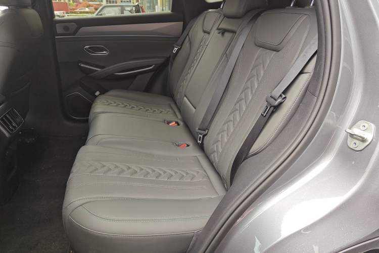 Used BYD Song L DM-i 2025 Intelligent Driving Version 160 km Beyond-Range Type Left Rear Seat