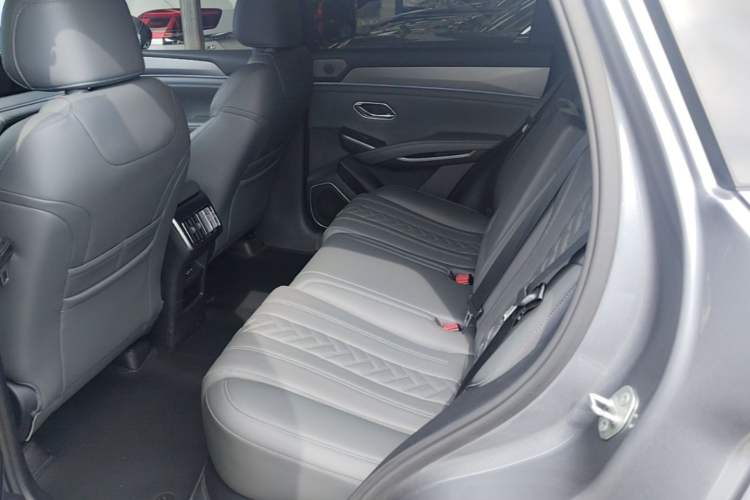 Used BYD Song L DM-i 2025 Intelligent Driving Version 160 km Beyond-Range Type Left Rear Seat
