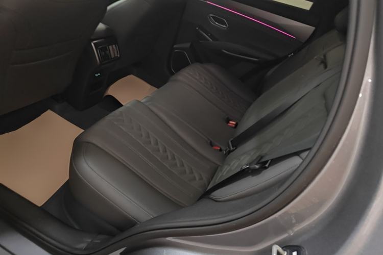 Used BYD Song L DM-i 2025 Intelligent Driving Version 112 km Beyond-Range Type Left Rear Seat
