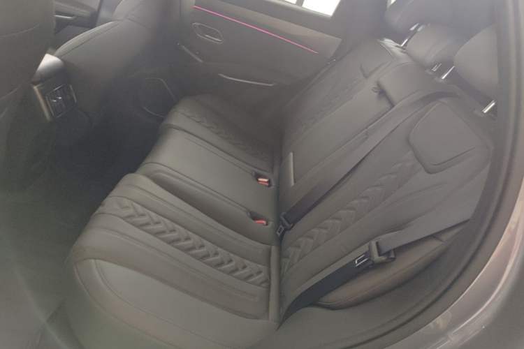 Used BYD Song L DM-i 2025 Intelligent Driving Version 112 km Beyond-Range Type Left Rear Seat