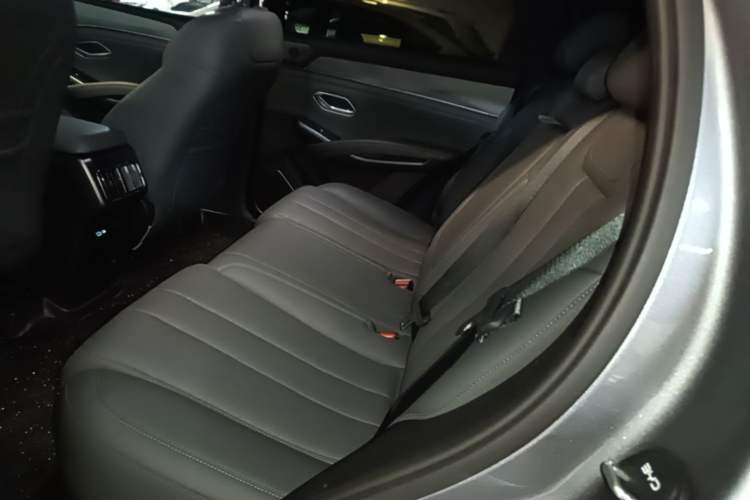 Used BYD Song L DM-i 2025 Intelligent Driving Version 112 km Leading Trim Left Rear Seat