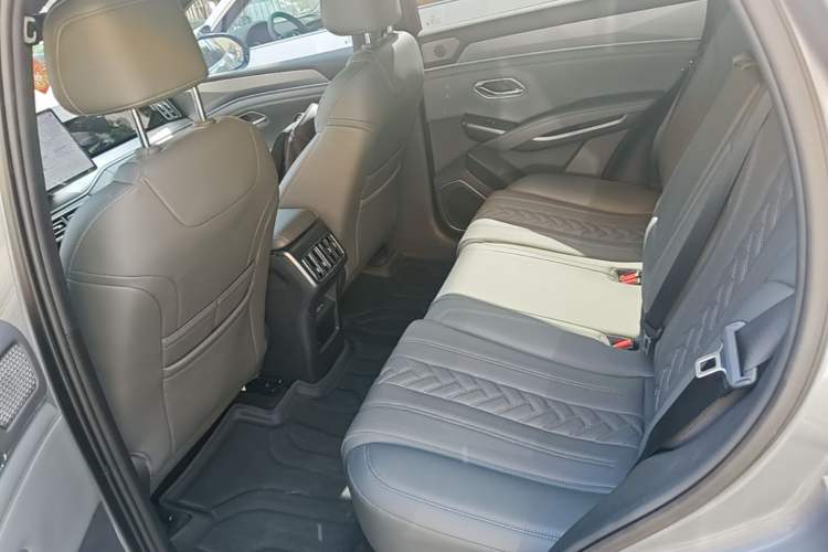 Used BYD Song L DM-i 2025 Intelligent Driving Version 112 km Beyond-Range Type Left Rear Seat