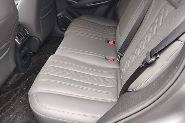 Used BYD Song L DM-i 2025 Intelligent Driving Version 160 km Beyond-Range Type Left Rear Seat