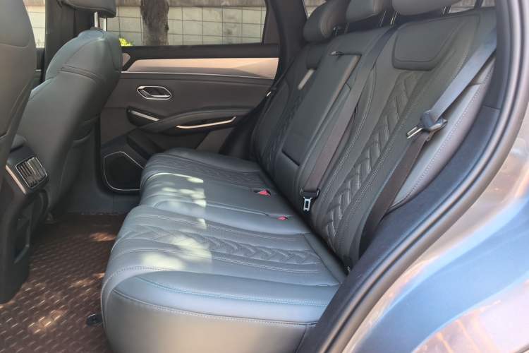 Used BYD Song L DM-i 2025 Intelligent Driving Version 112 km Beyond-Range Type Left Rear Seat