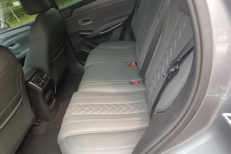 Used BYD Song L DM-i 2025 Intelligent Driving Version 160 km Excellence Edition Left Rear Seat