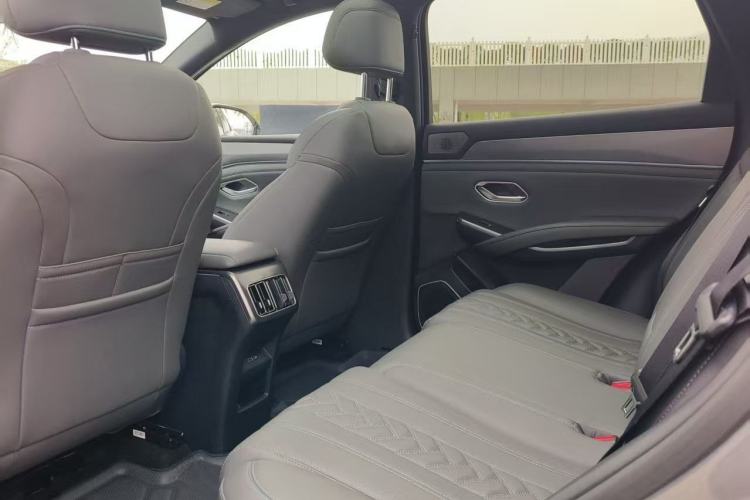 Used BYD Song L DM-i 2025 Intelligent Driving Version 112 km Beyond-Range Type Left Rear Seat
