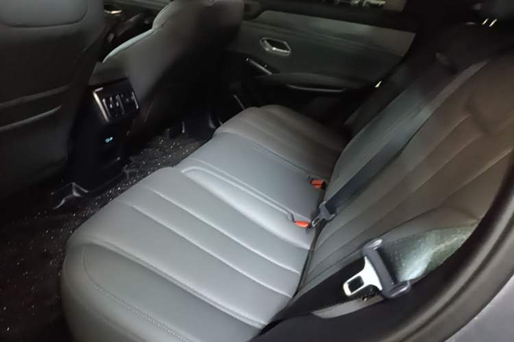Used BYD Song L DM-i 2025 Intelligent Driving Version 112 km Leading Trim Left Rear Seat
