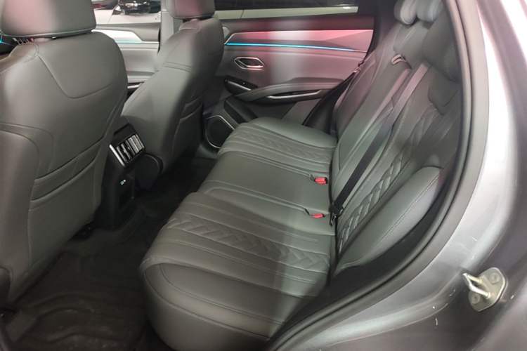 Used BYD Song L DM-i 2025 Intelligent Driving Version 160 km Beyond-Range Type Left Rear Seat