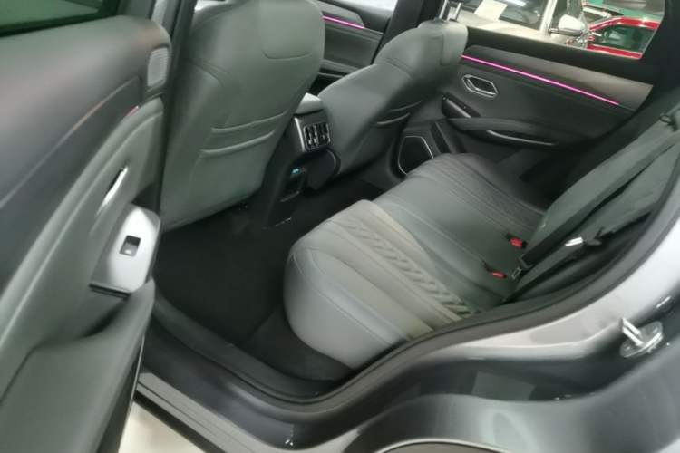 Used BYD Song L DM-i 2025 Intelligent Driving Version 160 km Beyond-Range Type Left Rear Seat
