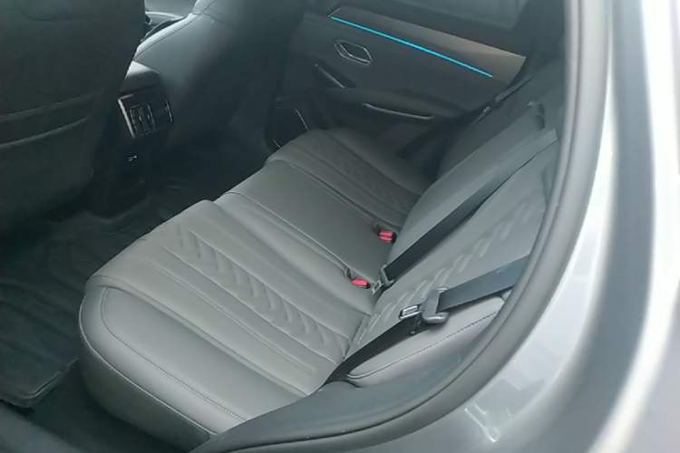 Used BYD Song L DM-i 2025 Intelligent Driving Version 112 km Beyond-Range Type Left Rear Seat