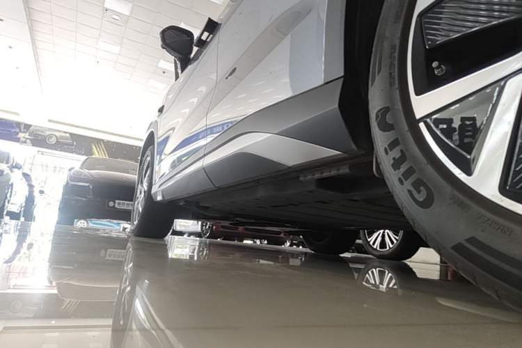 Used BYD Song L DM-i 2025 Intelligent Driving Version 160 km Beyond-Range Type Left Side Sill