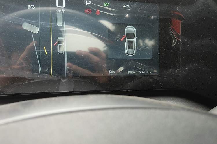 Used BYD Song L DM-i 2025 Intelligent Driving Version 112 km Beyond-Range Type Odometer Close Up