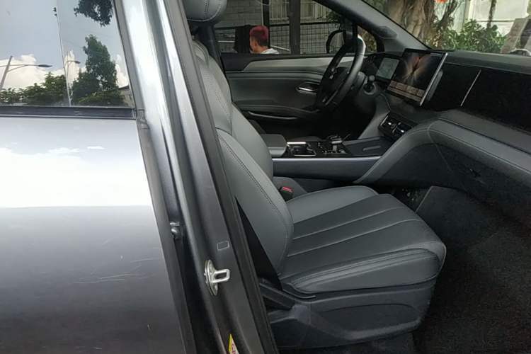 Used BYD Song L DM-i 2025 Intelligent Driving Version 112 km Leading Trim Right Front Seat