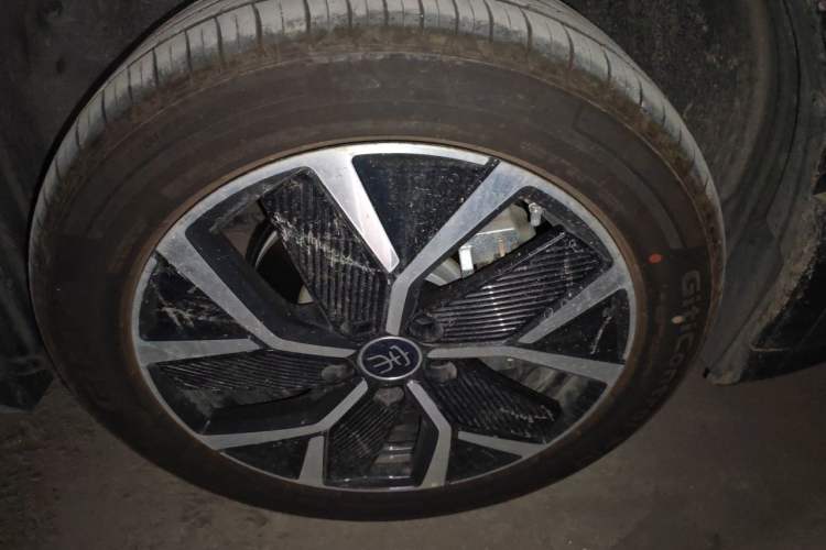 Used BYD Song L DM-i 2025 Intelligent Driving Version 160 km Beyond-Range Type Right Front Wheel Hub
