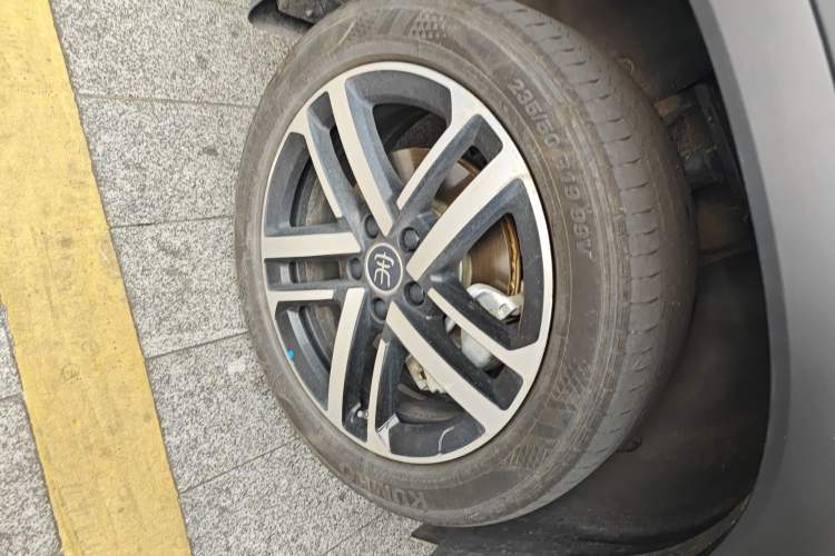 Used BYD Song L DM-i 2025 Intelligent Driving Version 112 km Leading Trim Right Front Wheel Hub