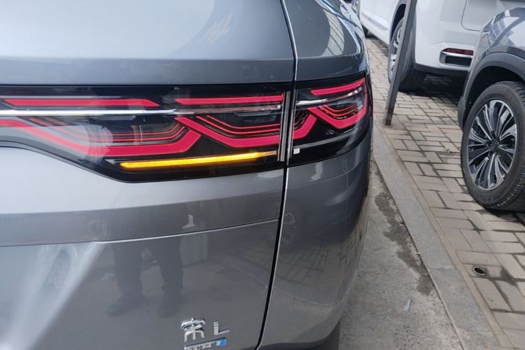 Used BYD Song L DM-i 2025 Intelligent Driving Version 160 km Beyond-Range Type Right Rear Taillight