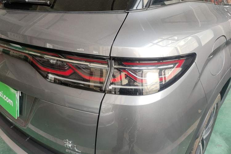 Used BYD Song L DM-i 2025 Intelligent Driving Version 112 km Beyond-Range Type Right Rear Taillight