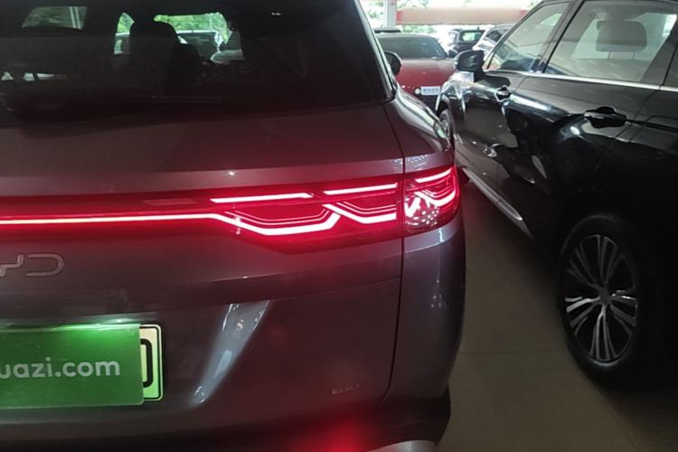 Used BYD Song L DM-i 2025 Intelligent Driving Version 160 km Beyond-Range Type Right Rear Taillight