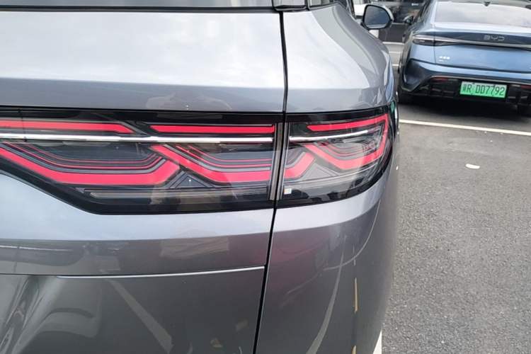 Used BYD Song L DM-i 2025 Intelligent Driving Version 160 km Beyond-Range Type Right Rear Taillight