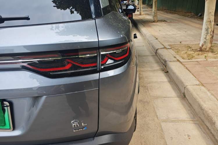 Used BYD Song L DM-i 2025 Intelligent Driving Version 112 km Beyond-Range Type Right Rear Taillight