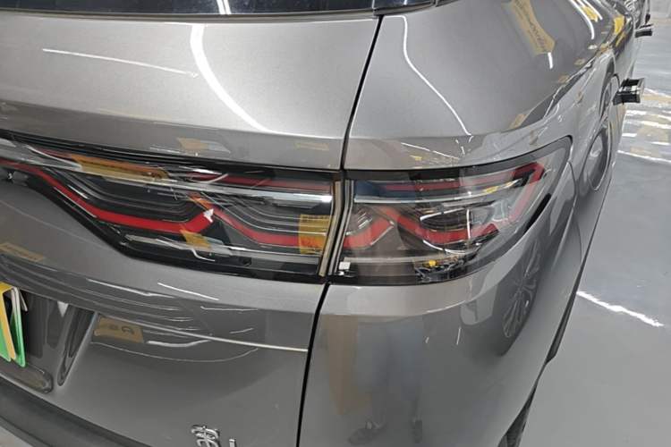 Used BYD Song L DM-i 2025 Intelligent Driving Version 160 km Beyond-Range Type Right Rear Taillight
