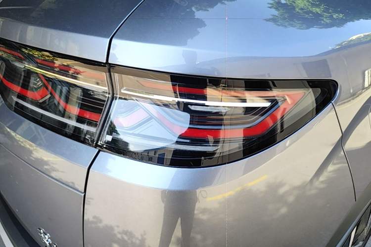 Used BYD Song L DM-i 2025 Intelligent Driving Version 160 km Excellence Edition Right Rear Taillight