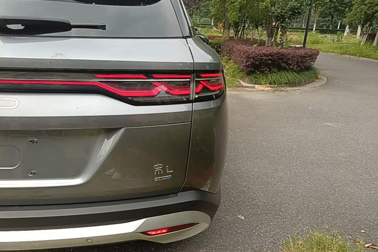 Used BYD Song L DM-i 2025 Intelligent Driving Version 160 km Excellence Edition Right Rear Taillight