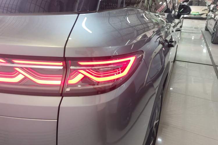 Used BYD Song L DM-i 2025 Intelligent Driving Version 160 km Beyond-Range Type Right Rear Taillight