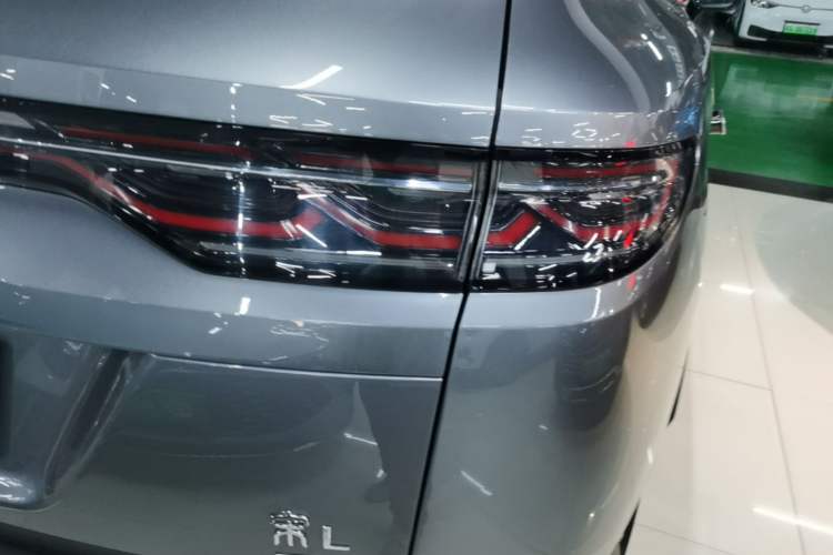 Used BYD Song L DM-i 2025 Intelligent Driving Version 160 km Beyond-Range Type Right Rear Taillight