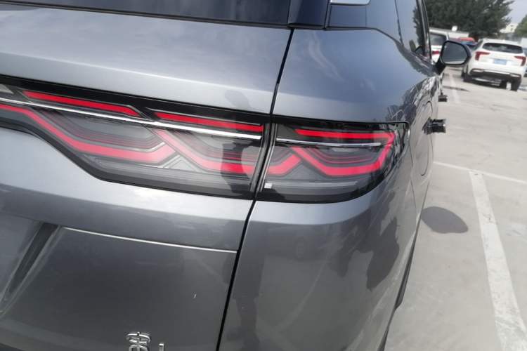 Used BYD Song L DM-i 2025 Intelligent Driving Version 112 km Beyond-Range Type Right Rear Taillight