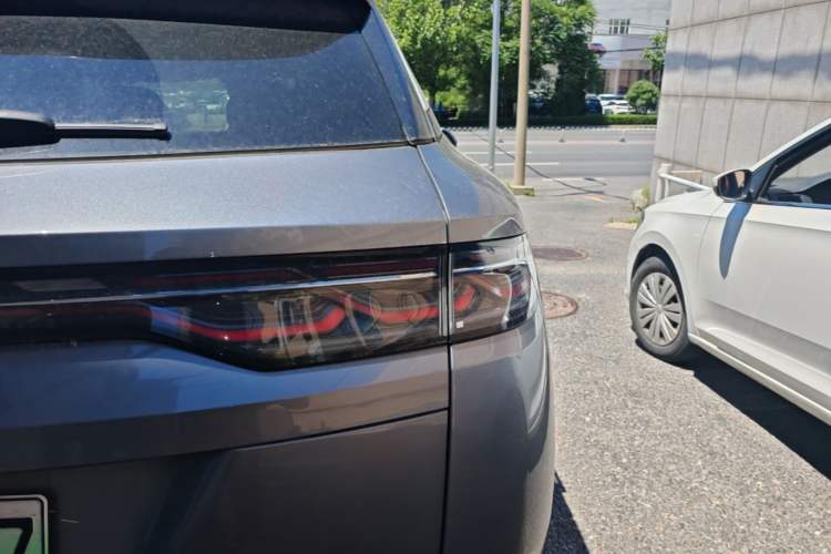 Used BYD Song L DM-i 2025 Intelligent Driving Version 160 km Beyond-Range Type Right Rear Taillight