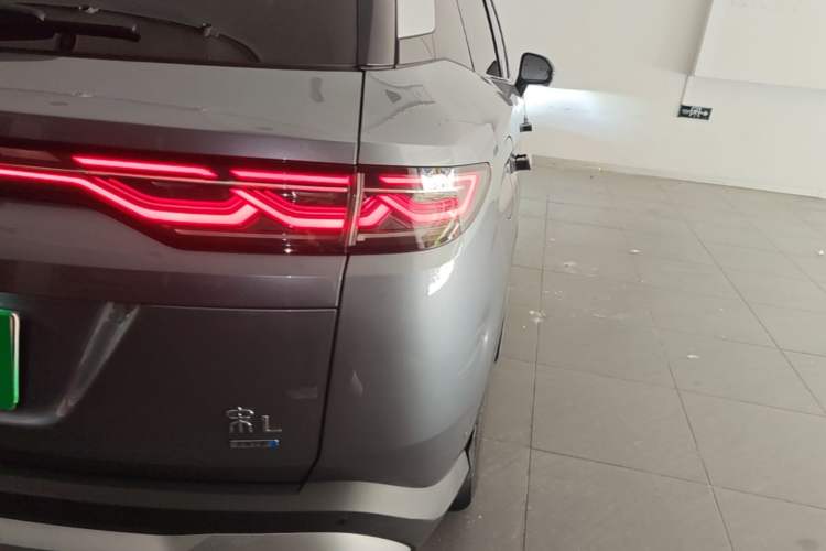 Used BYD Song L DM-i 2025 Intelligent Driving Version 160 km Beyond-Range Type Right Rear Taillight