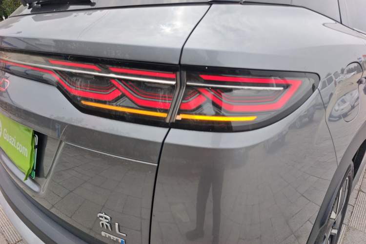 Used BYD Song L DM-i 2025 Intelligent Driving Version 160 km Beyond-Range Type Right Rear Taillight