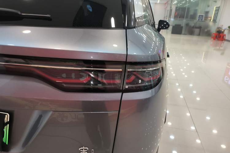 Used BYD Song L DM-i 2025 Intelligent Driving Version 112 km Beyond-Range Type Right Rear Taillight